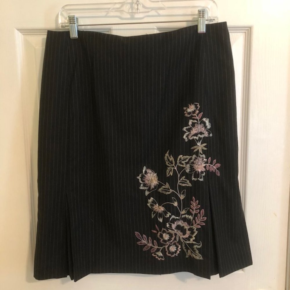 Ann Taylor LOFT embroidered skirt